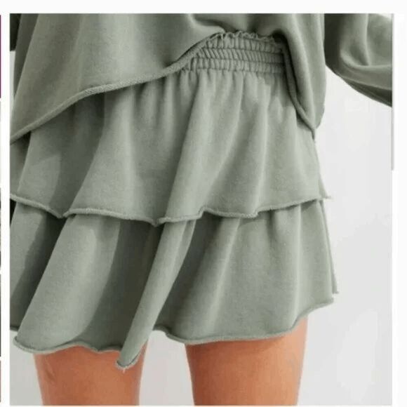 NWT Size Large Aerie Weekend Ruffle Skirt - Picture 1 of 3